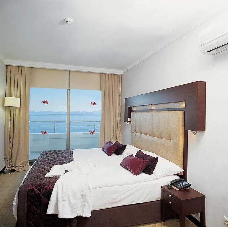 Korumar Hotel Deluxe Kusadasi 5*,